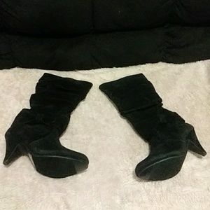 Black heeled boots